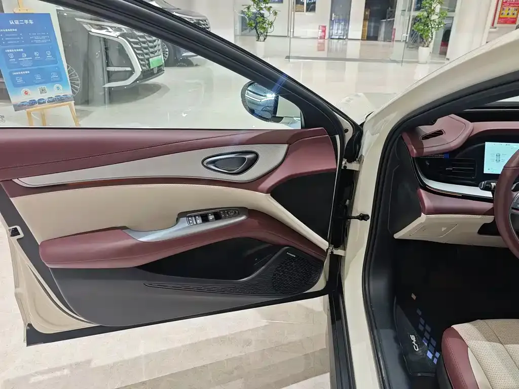BYD Seal 07 DM-i — фото 10