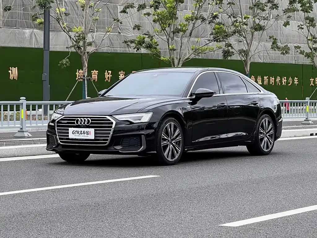 Audi A6L — фото 1