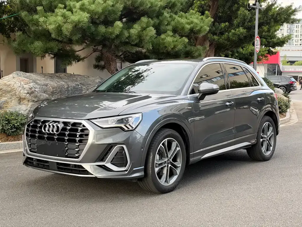 Audi Q3 — фото 1