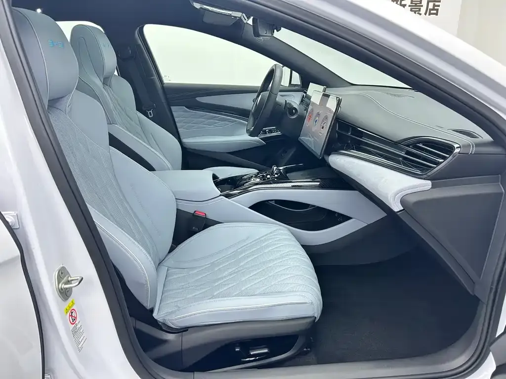 BYD Seal — фото 10