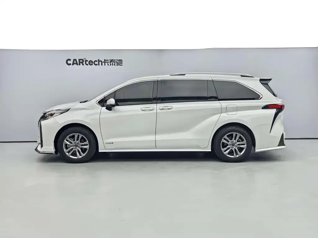 Toyota Sienna — фото 9