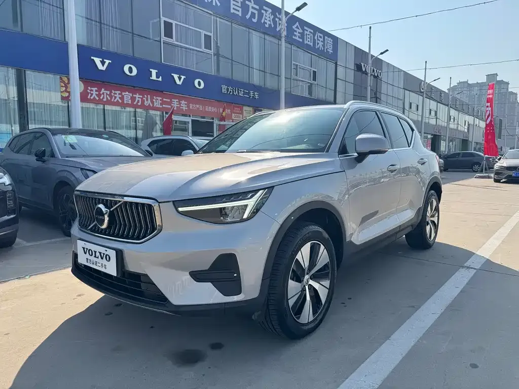 Volvo XC40 — фото 1