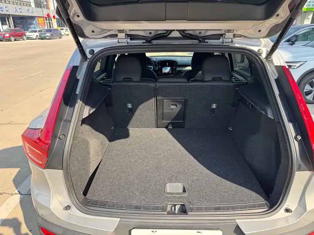 Volvo XC40 — фото 2