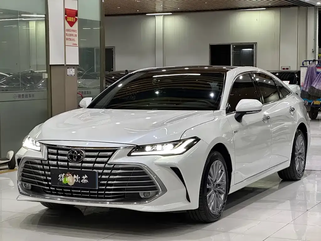Toyota Avalon — фото 1