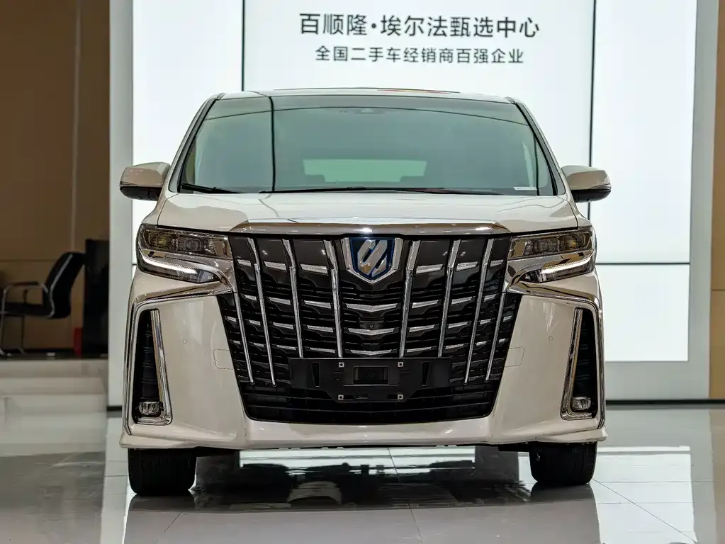 Toyota Alphard — фото 8