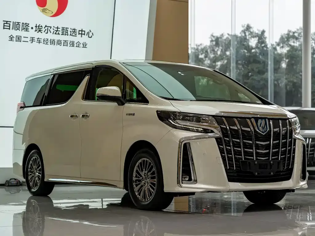Toyota Alphard — фото 7