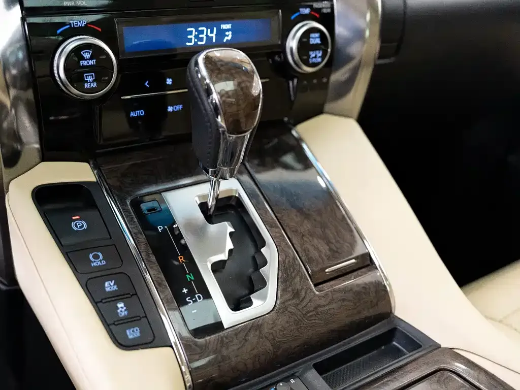 Toyota Alphard — фото 5