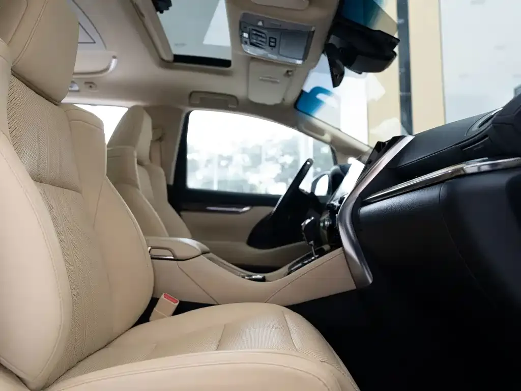 Toyota Alphard — фото 9