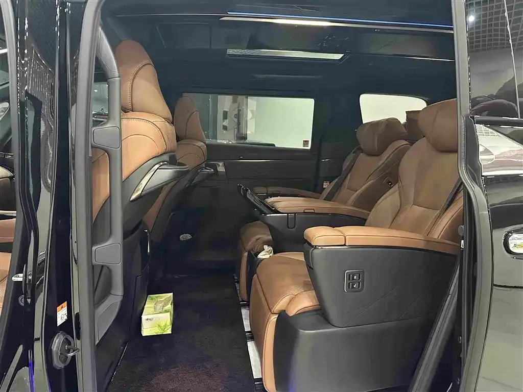 Toyota Vellfire — фото 4