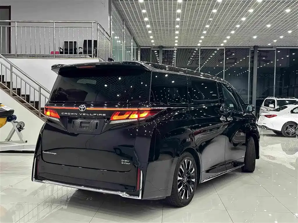 Toyota Vellfire — фото 8