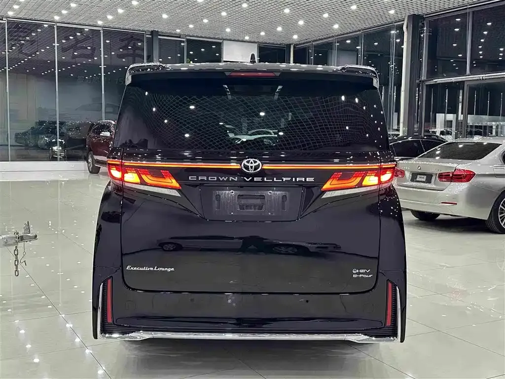 Toyota Vellfire — фото 3