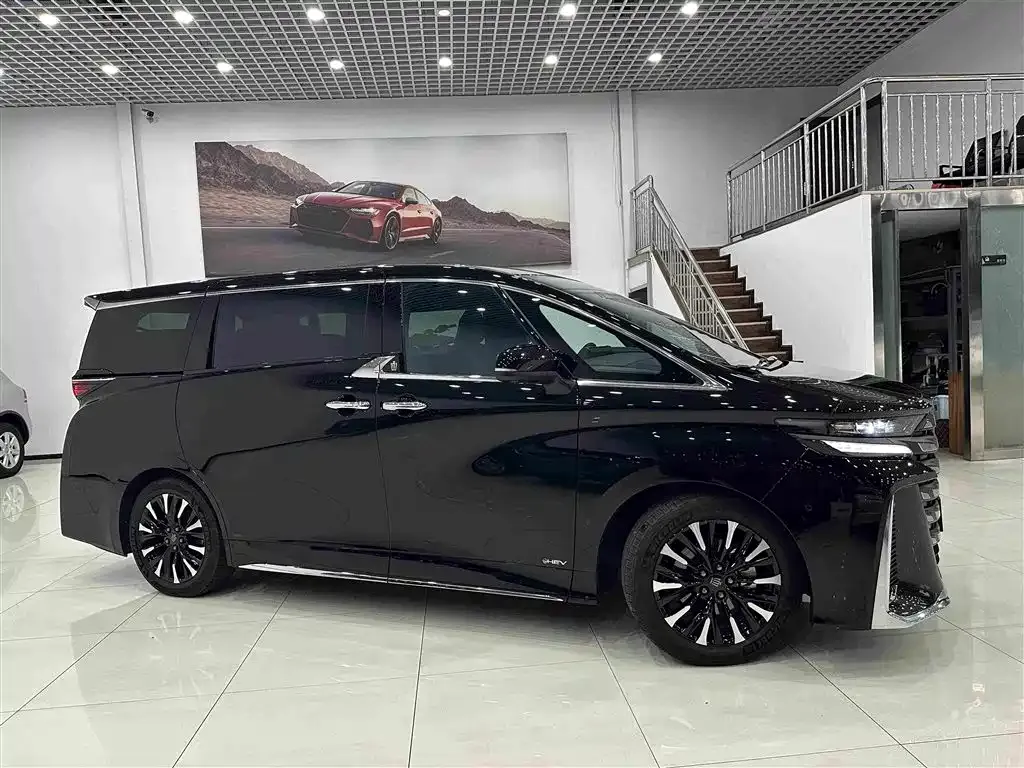 Toyota Vellfire — фото 2