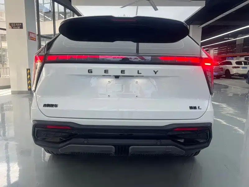 Geely Boyue L — фото 10