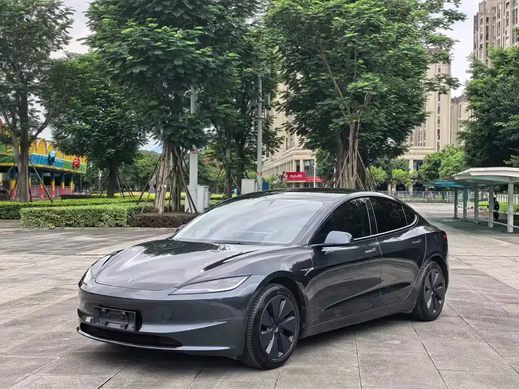 Tesla Model 3 — фото 1