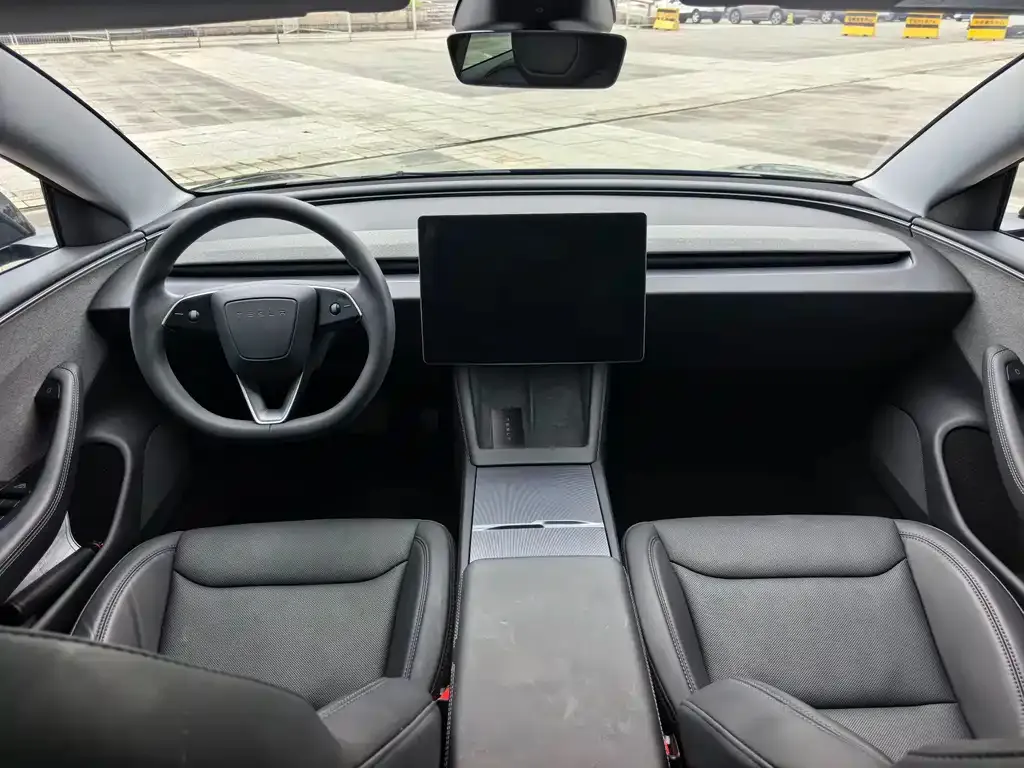 Tesla Model 3 — фото 4