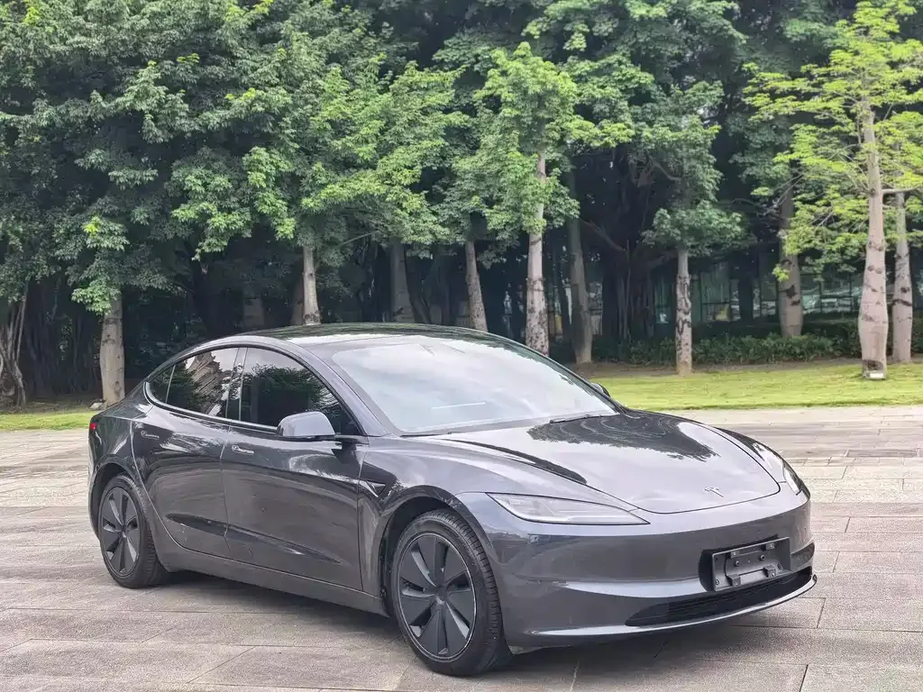 Tesla Model 3 — фото 10