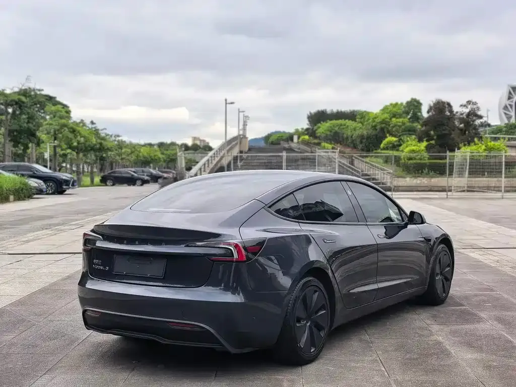 Tesla Model 3 — фото 2