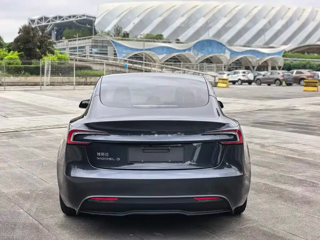 Tesla Model 3 — фото 7