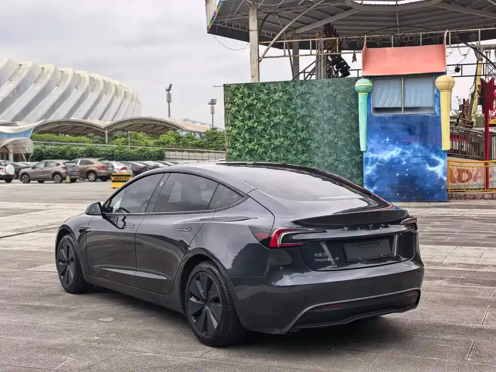 Tesla Model 3 — фото 8