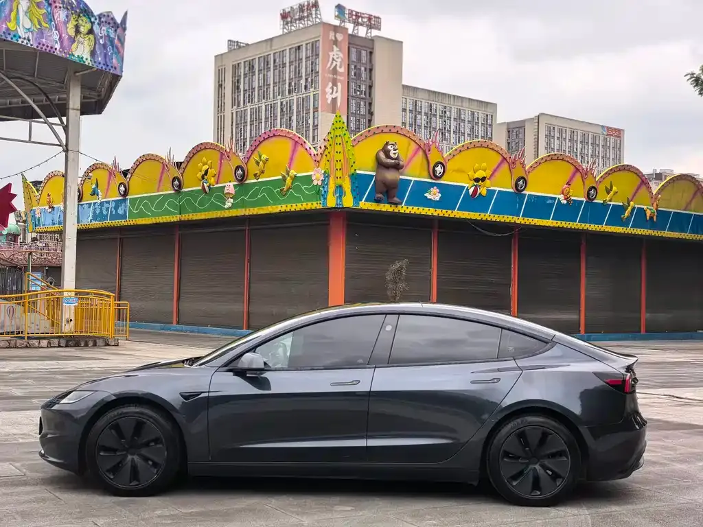 Tesla Model 3 — фото 9