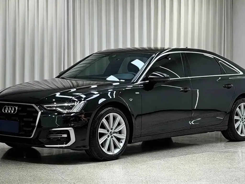 Audi A6L — фото 1