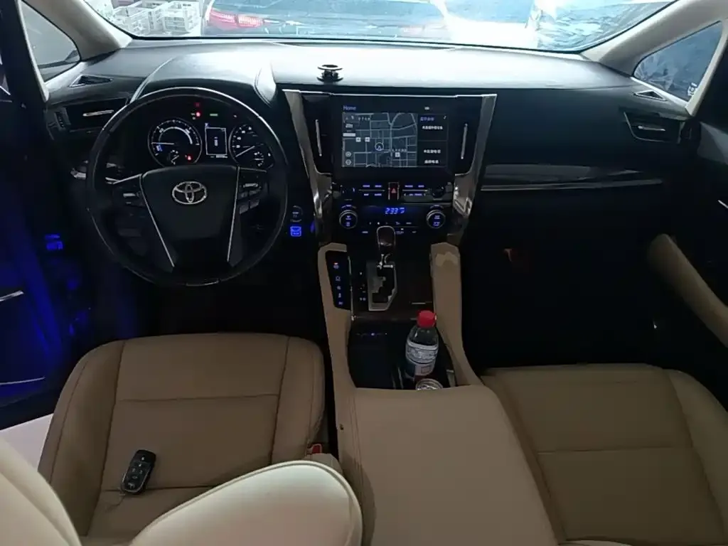 Toyota Alphard — фото 9