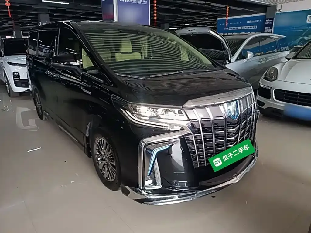 Toyota Alphard — фото 7