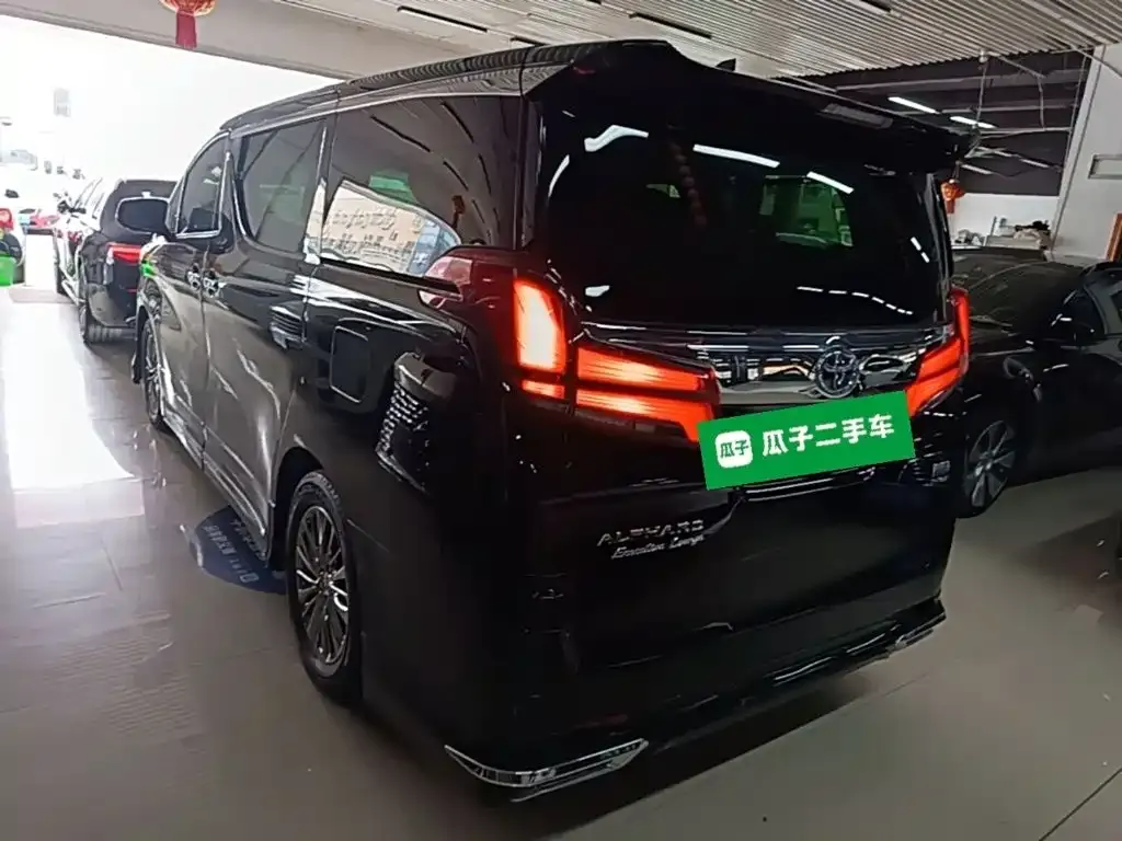 Toyota Alphard — фото 6