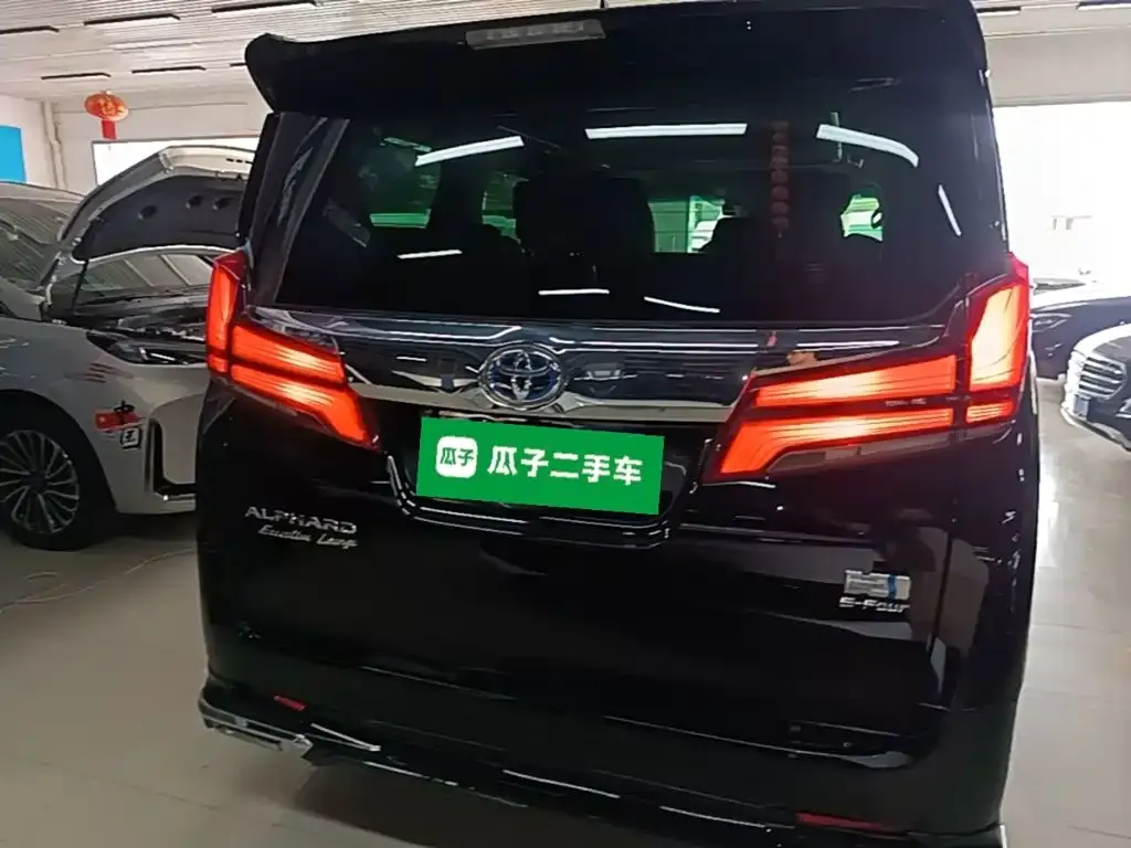Toyota Alphard — фото 3