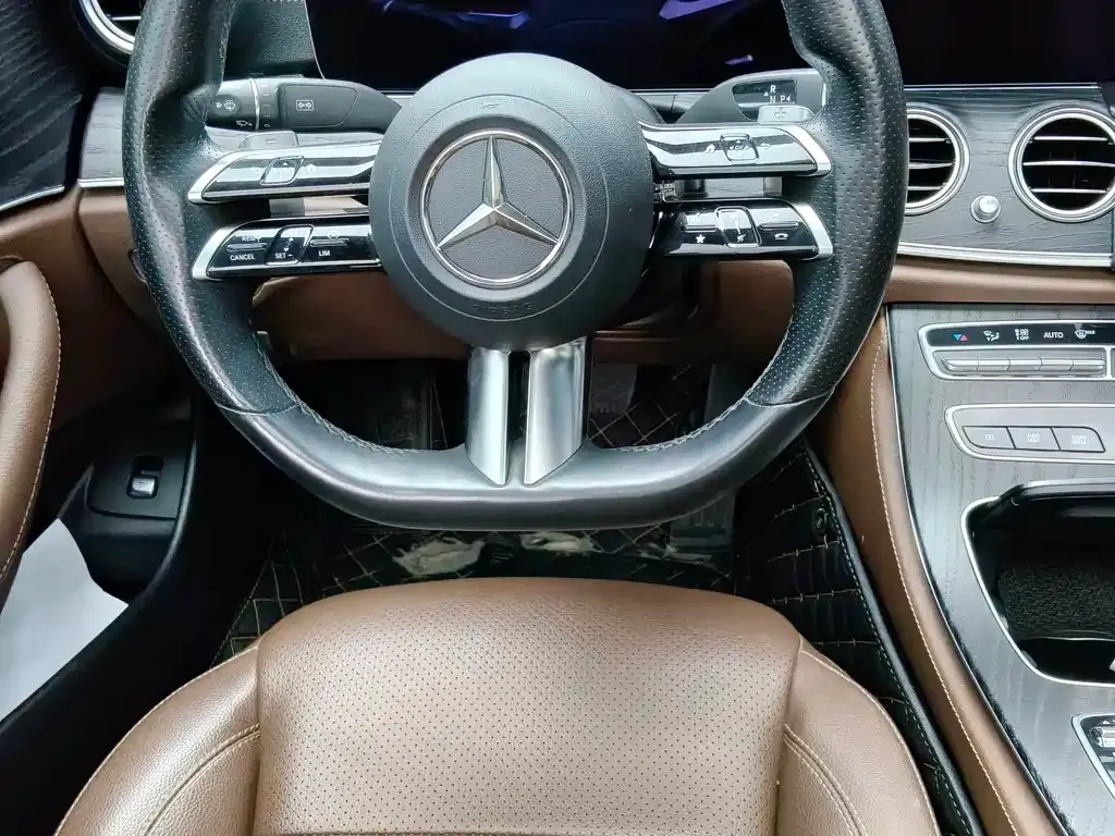 Mercedes-Benz E-Class — фото 10