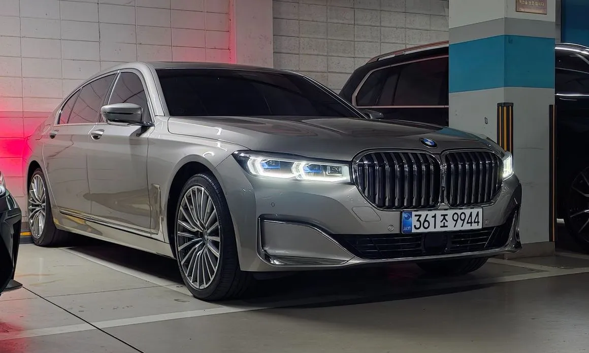 BMW 7-Series — фото 1