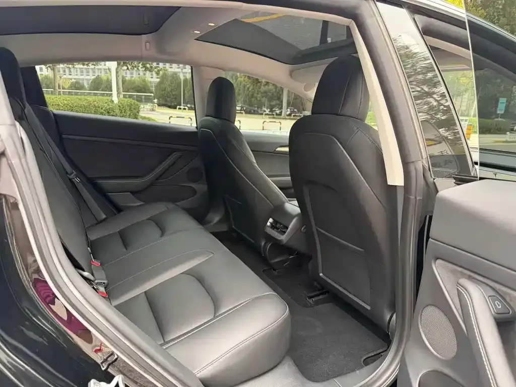 Tesla Model 3 — фото 3