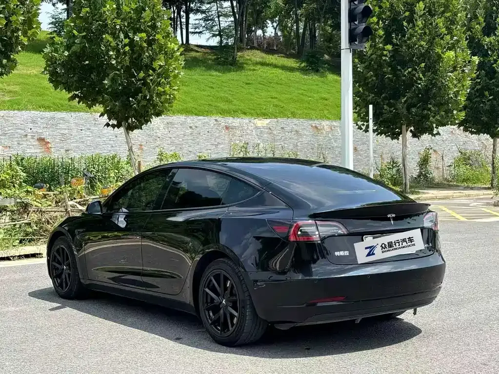 Tesla Model 3 — фото 8