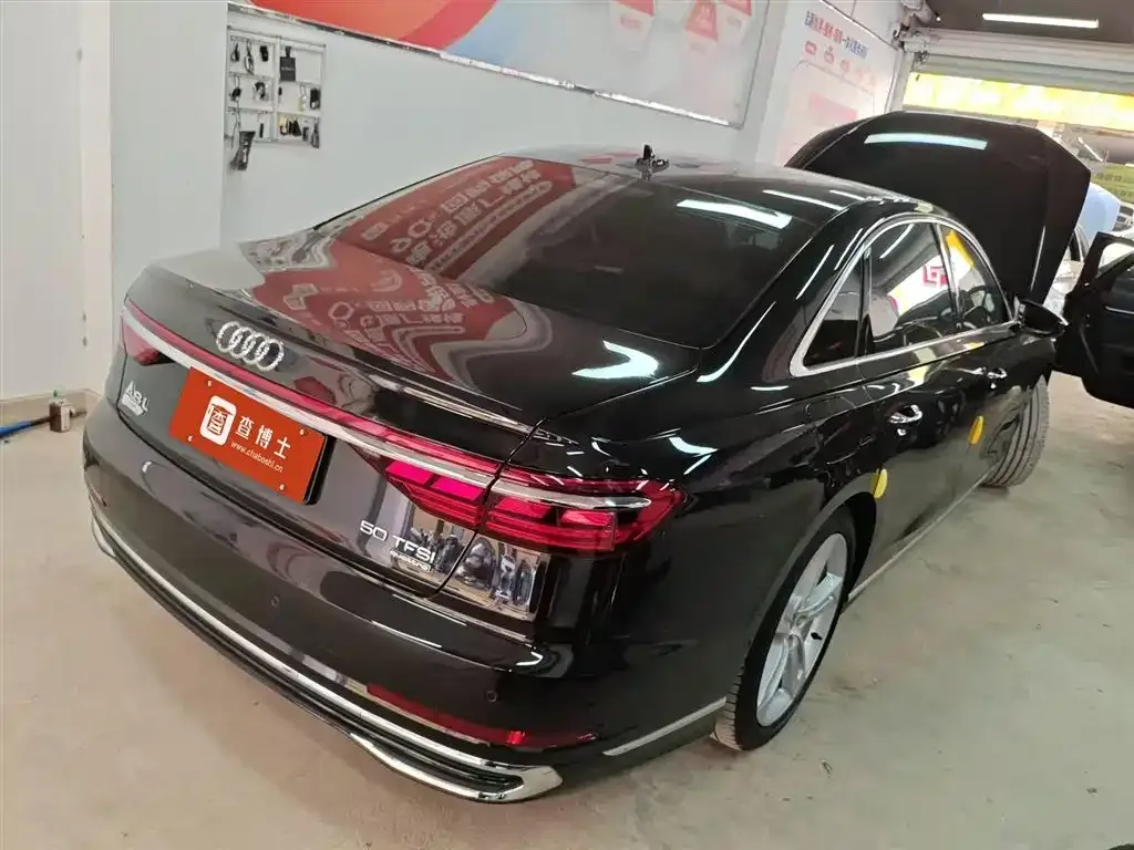 Audi A8 — фото 3