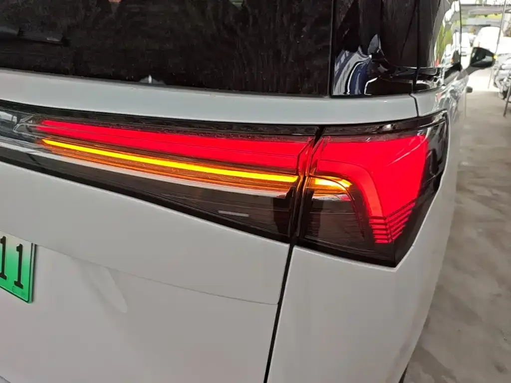 Buick GL8 Hybrid — фото 10
