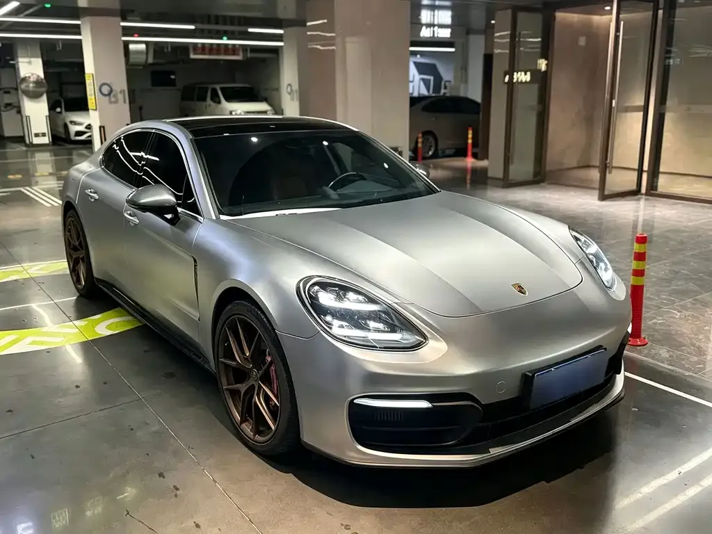 Porsche Panamera — фото 1