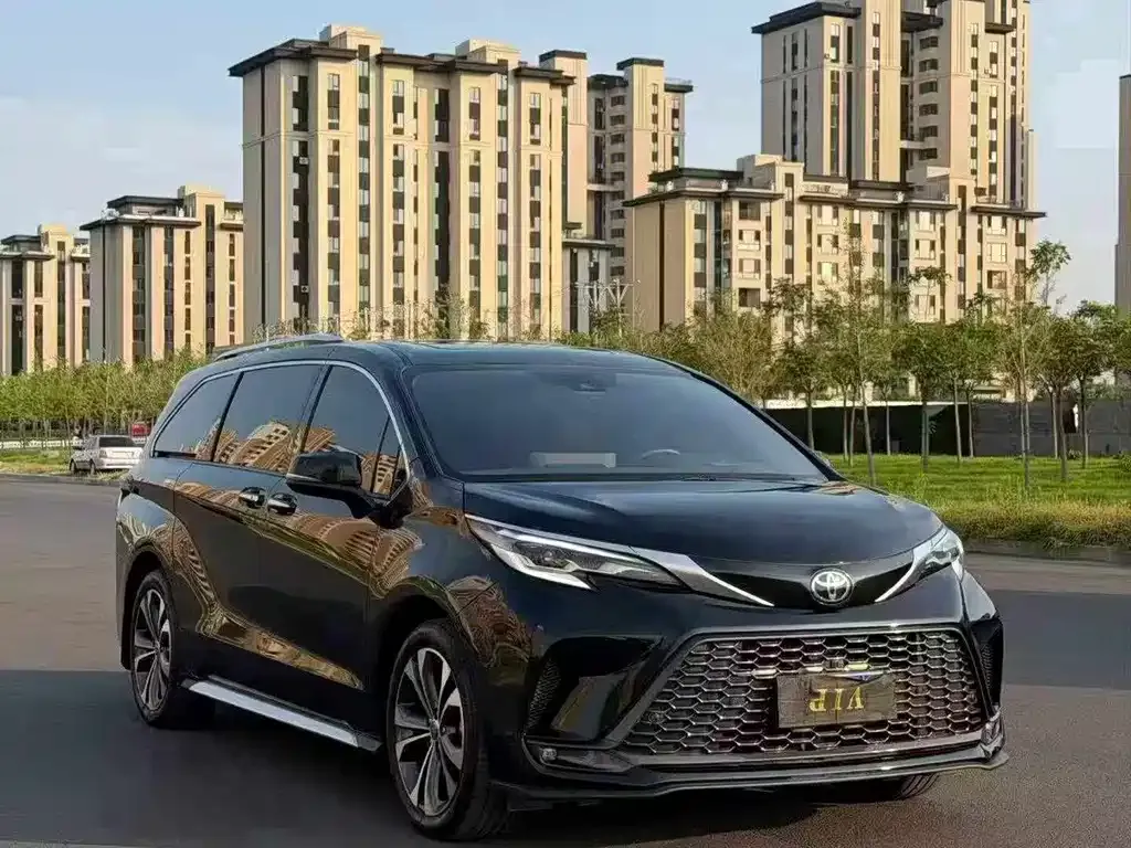 Toyota Granvia — фото 1
