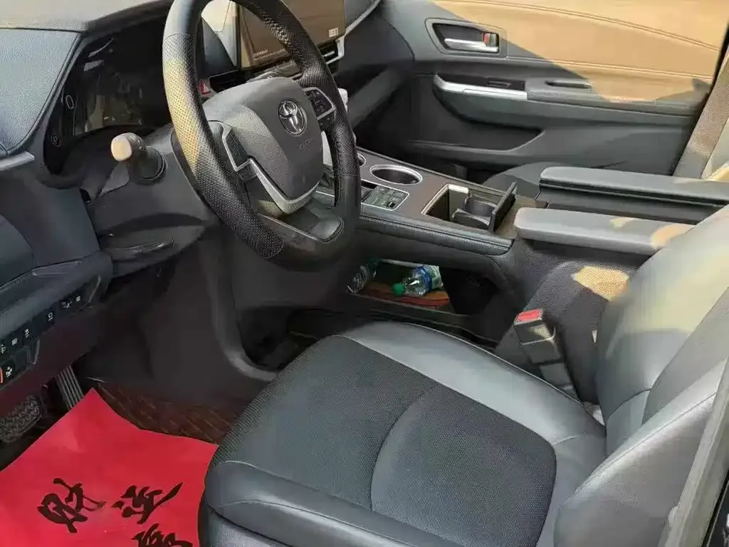 Toyota Granvia — фото 4