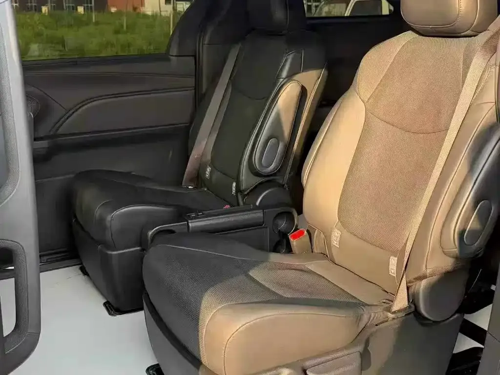 Toyota Granvia — фото 7
