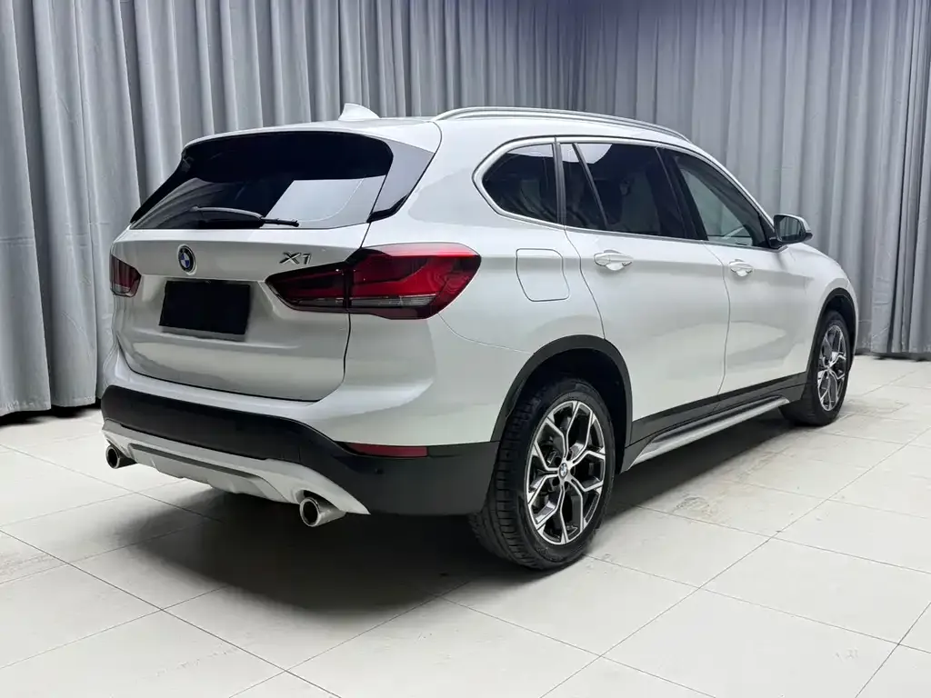 BMW X1 — фото 9