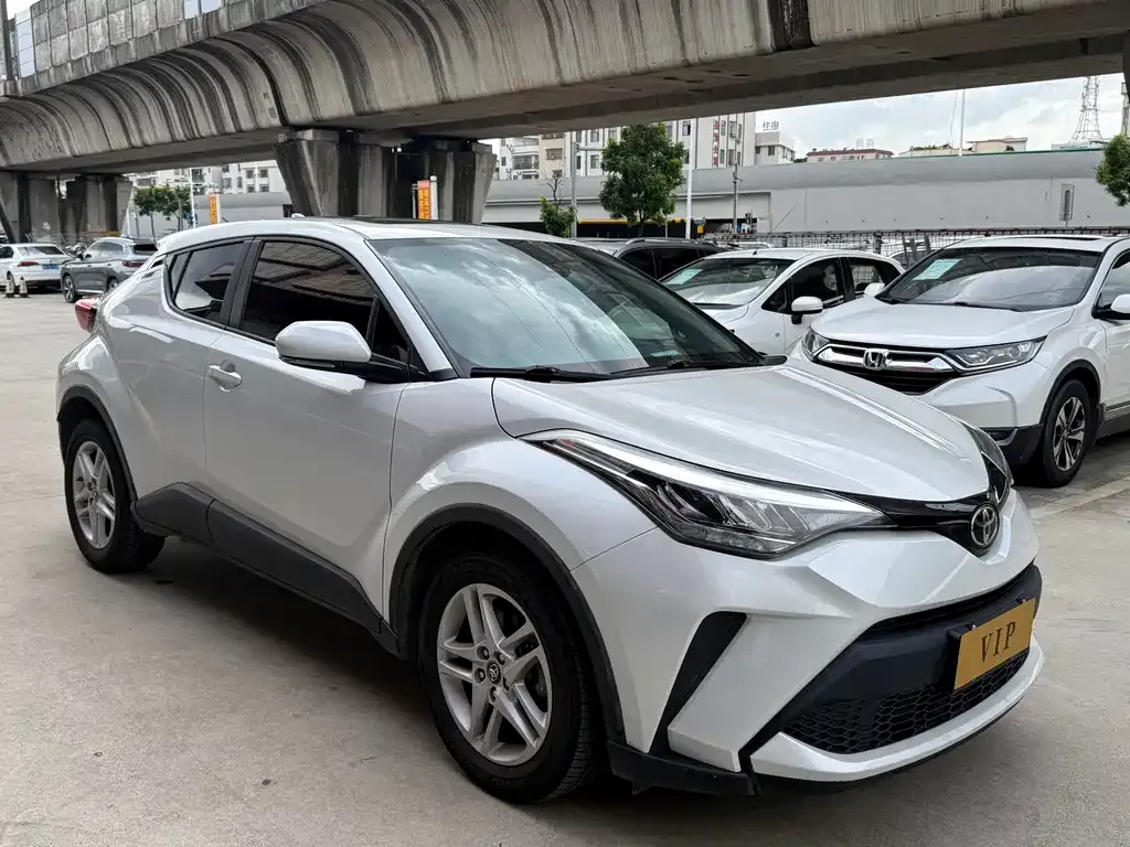 Toyota C-HR — фото 1