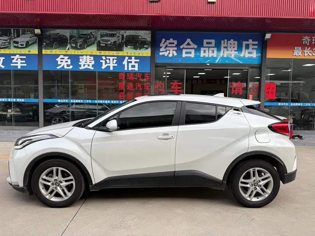 Toyota C-HR — фото 10