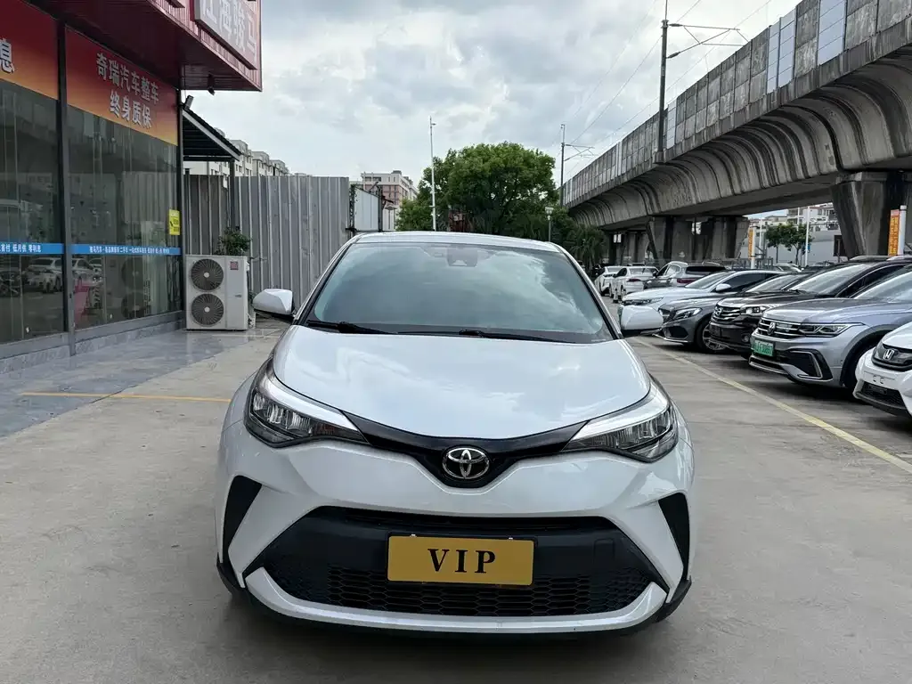 Toyota C-HR — фото 2