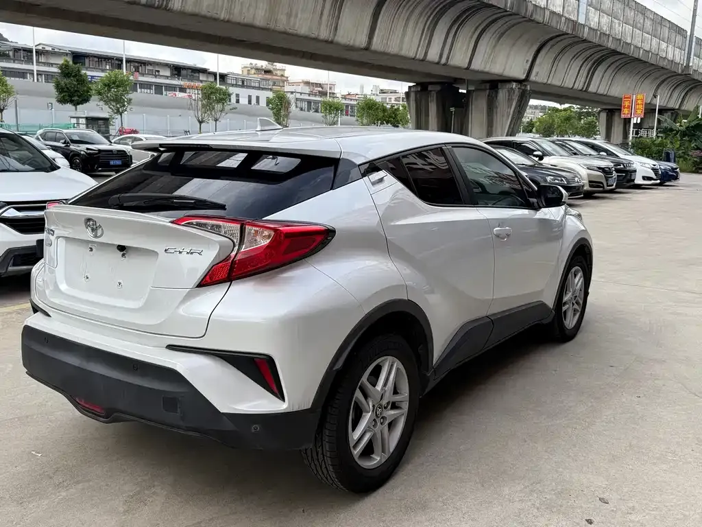 Toyota C-HR — фото 3