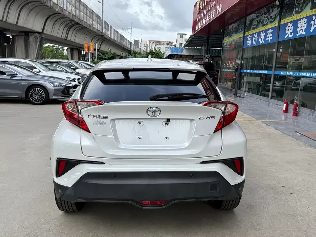 Toyota C-HR — фото 6