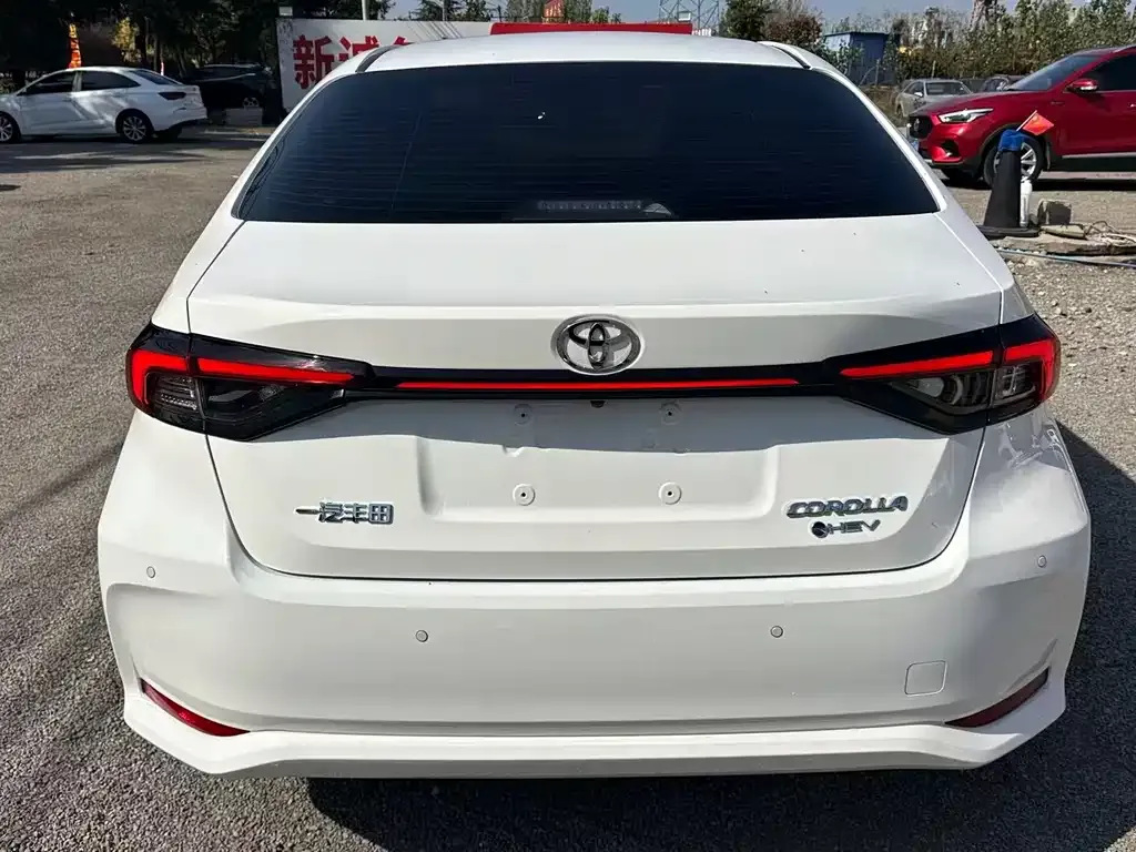 Toyota Corolla — фото 2