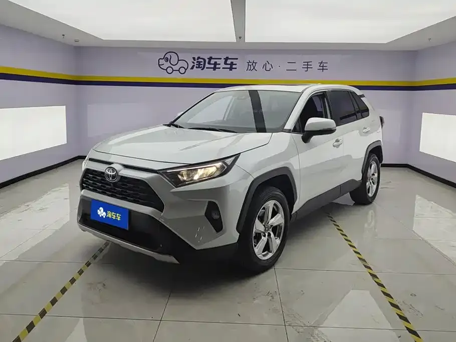 Toyota RAV4 — фото 1