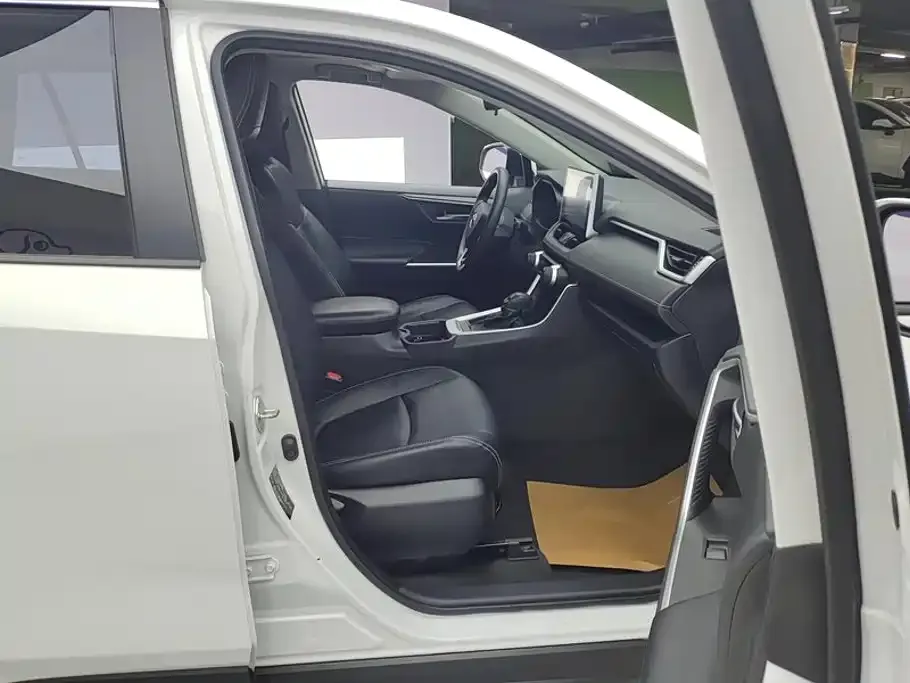 Toyota RAV4 — фото 3