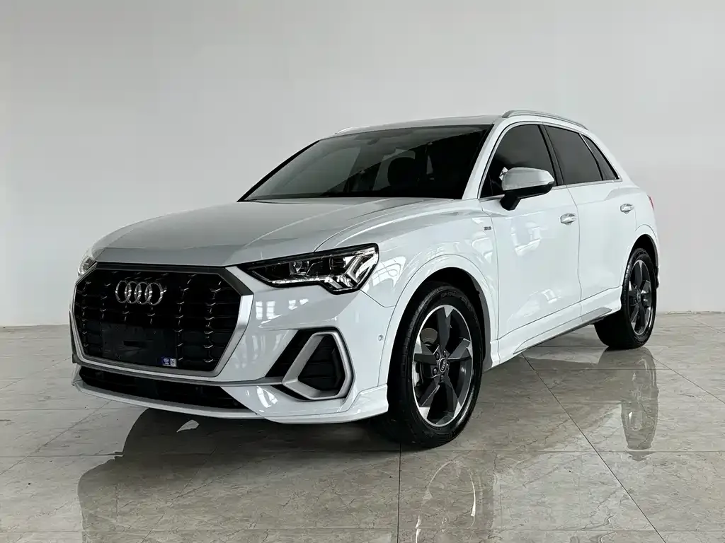 Audi Q3 — фото 1
