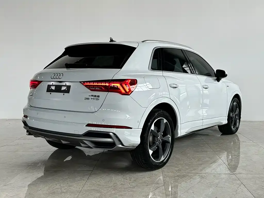 Audi Q3 — фото 10
